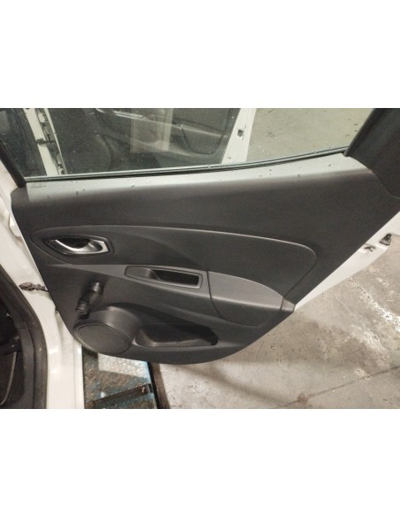 Recambio de guarnecido puerta trasera derecha para renault clio iv expression referencia OEM IAM 829A05117R  