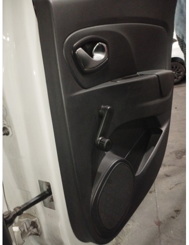 Recambio de guarnecido puerta trasera derecha para renault clio iv expression referencia OEM IAM 829A05117R  