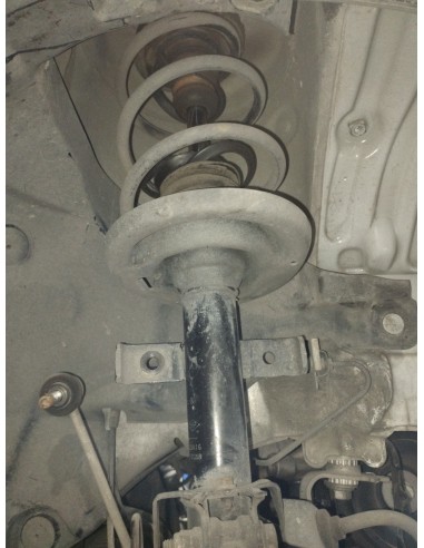 Recambio de amortiguador delantero derecho para renault clio iv expression referencia OEM IAM 543026988R  