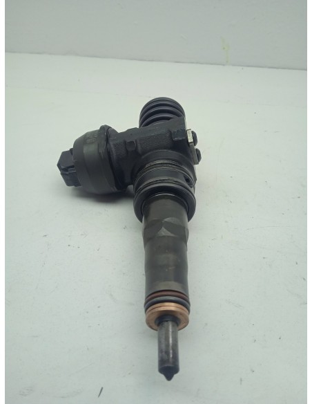 Recambio de inyector para volkswagen passat berlina (3b3) edition referencia OEM IAM 038130073AJ  