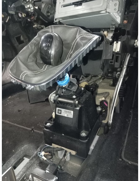 Recambio de palanca cambio para opel astra j lim. 2.0 16v cdti referencia OEM IAM 55563829  
