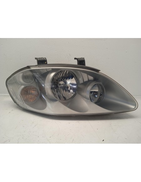 Recambio de faro derecho para ssangyong rodius xdi premium referencia OEM IAM 8310221305  