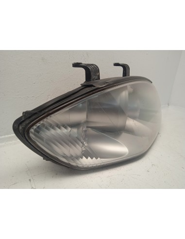 Recambio de faro derecho para ssangyong rodius xdi premium referencia OEM IAM 8310221305  