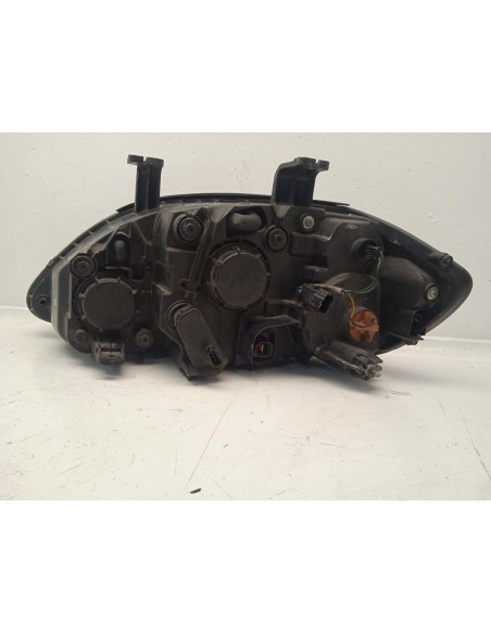 Recambio de faro derecho para ssangyong rodius xdi premium referencia OEM IAM 8310221305  