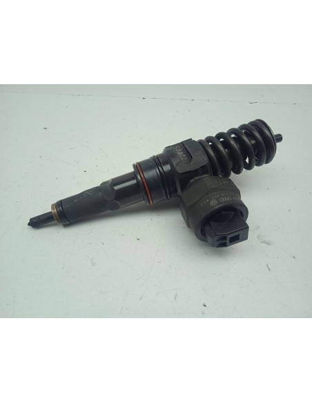 Recambio de inyector para volkswagen golf iv berlina (1j1) conceptline referencia OEM IAM 038130073J  