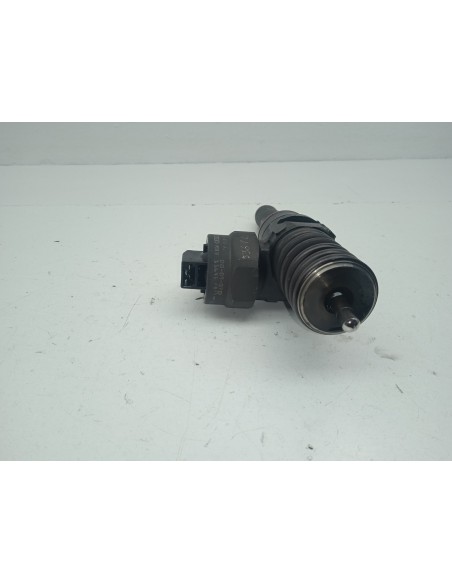 Recambio de inyector para volkswagen golf iv berlina (1j1) conceptline referencia OEM IAM 038130073J  