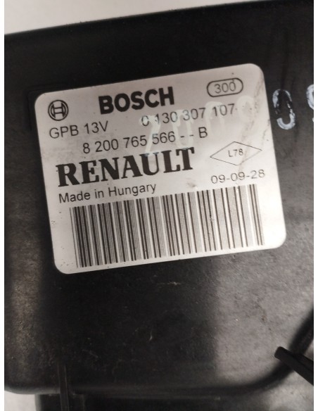 Recambio de electroventilador para dacia sandero laureate referencia OEM IAM 8200765566B  