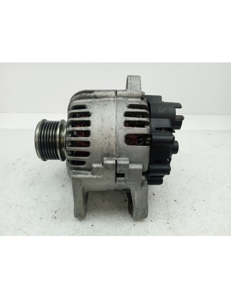 Recambio de alternador para dacia sandero laureate referencia OEM IAM 8200667608A  