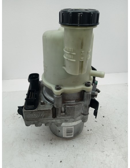Recambio de bomba direccion para dacia sandero laureate referencia OEM IAM 8200963686 ELECTRICA 
