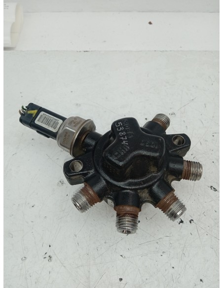 Recambio de rampa inyectora para dacia sandero laureate referencia OEM IAM 8200584034  