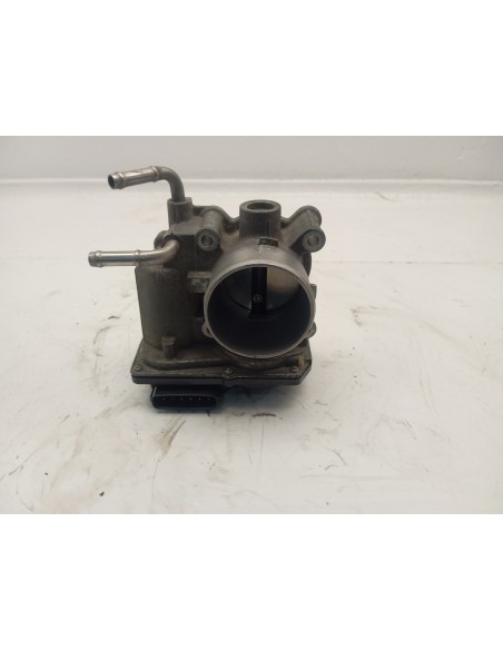 Recambio de caja mariposa para toyota yaris active referencia OEM IAM 2203047010  