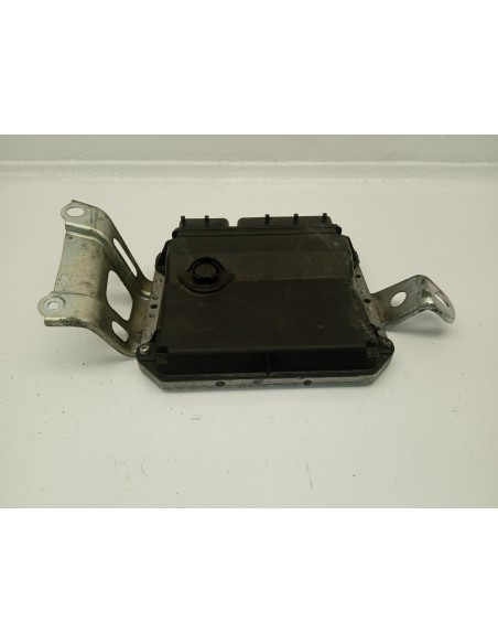 Recambio de centralita motor uce para toyota yaris active referencia OEM IAM 896610DB00  
