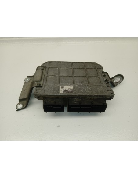 Recambio de centralita motor uce para toyota yaris active referencia OEM IAM 896610DB00  