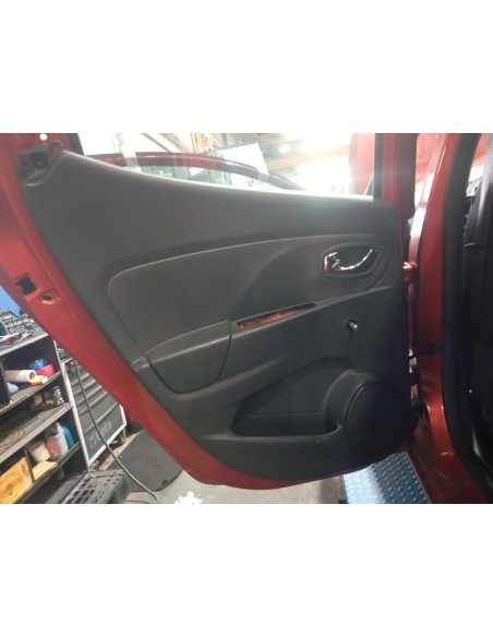 Recambio de guarnecido puerta trasera izquierda para renault clio iv dynamique referencia OEM IAM 829A10996R  