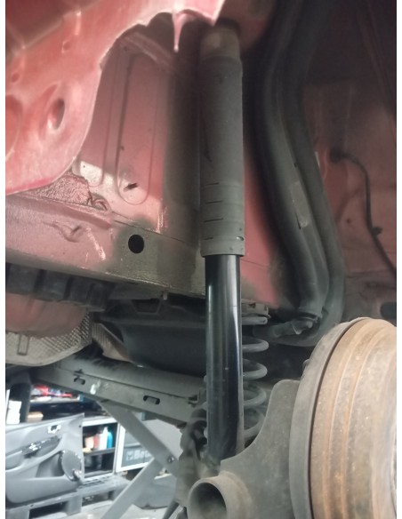 Recambio de amortiguador trasero derecho para renault clio iv dynamique referencia OEM IAM 562109815R  