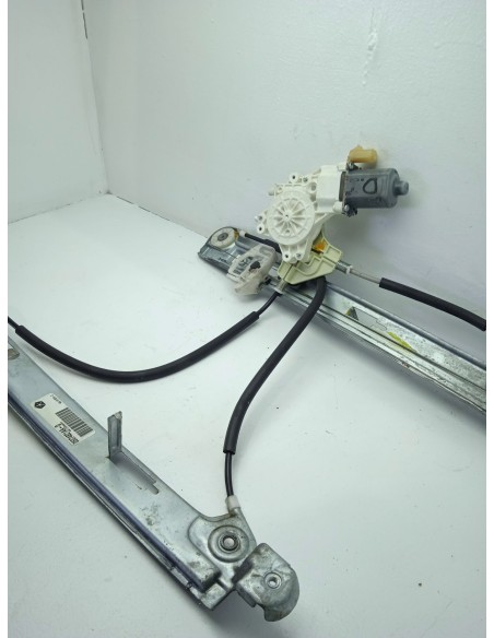 Recambio de elevalunas delantero izquierdo para jeep compass limited 4x4 referencia OEM IAM 05074821AAD  