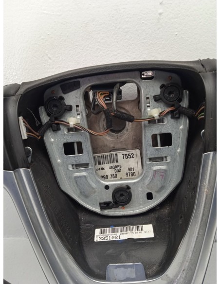 Recambio de volante para opel astra j lim. selective referencia OEM IAM 13351021  