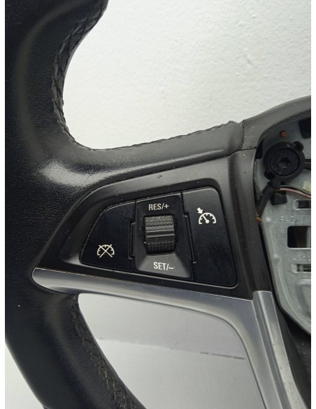 Recambio de volante para opel astra j lim. selective referencia OEM IAM 13351021  