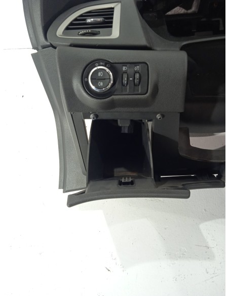 Recambio de salpicadero para opel astra j lim. selective referencia OEM IAM 13314406  