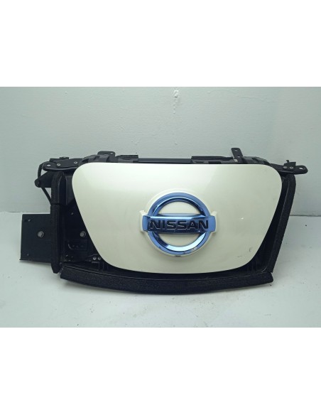 Recambio de rejilla delantera para nissan leaf referencia OEM IAM 657013NL5D COLOR BLANCO 