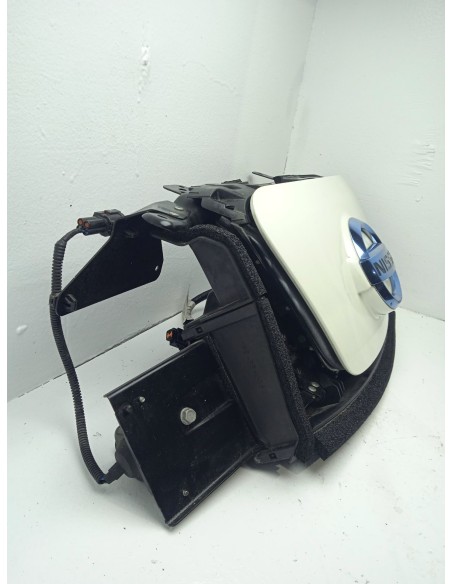 Recambio de rejilla delantera para nissan leaf referencia OEM IAM 657013NL5D COLOR BLANCO 