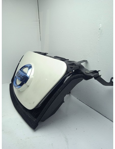 Recambio de rejilla delantera para nissan leaf referencia OEM IAM 657013NL5D COLOR BLANCO 
