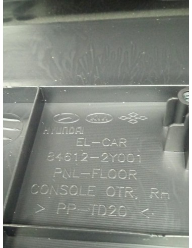 Recambio de apoyabrazos central para hyundai ix35 tecno star 2wd referencia OEM IAM 846112Y001  