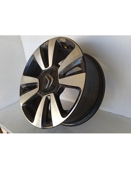 Recambio de llanta para citroën c3 iii (sx) 1.2 vti 82 referencia OEM IAM 9813075077  