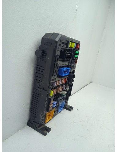 Recambio de caja reles / fusibles para citroën c3 iii (sx) 1.2 vti 82 referencia OEM IAM 9819851180  