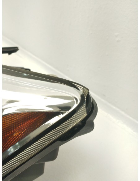 Recambio de faro izquierdo para lexus is200 (ds2/is2) 200d referencia OEM IAM 8117053530  