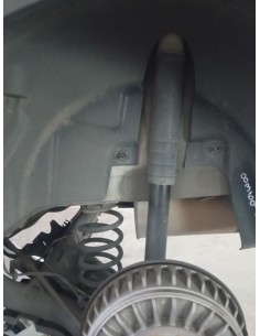 Recambio de amortiguador trasero izquierdo para renault captur dynamique referencia OEM IAM   