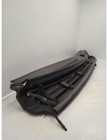 Recambio de torpedo para toyota yaris hybrid active referencia OEM IAM 557810D400  