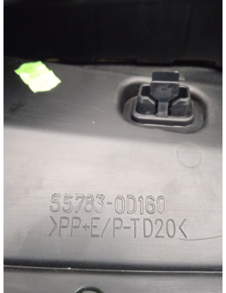 Recambio de torpedo para toyota yaris hybrid active referencia OEM IAM 557810D400  