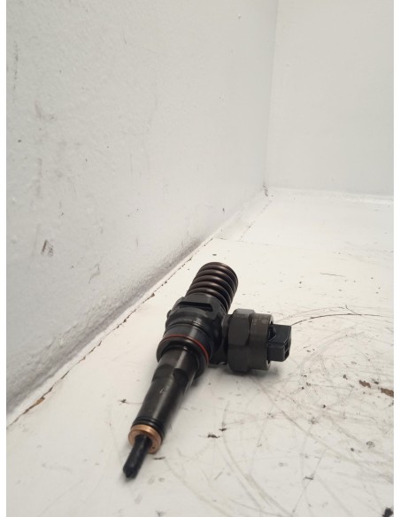 Recambio de inyector para audi a4 b5 (8d2) 1.9 tdi referencia OEM IAM 038130073F  