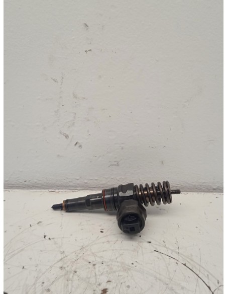 Recambio de inyector para audi a4 b5 (8d2) 1.9 tdi referencia OEM IAM 038130073F  