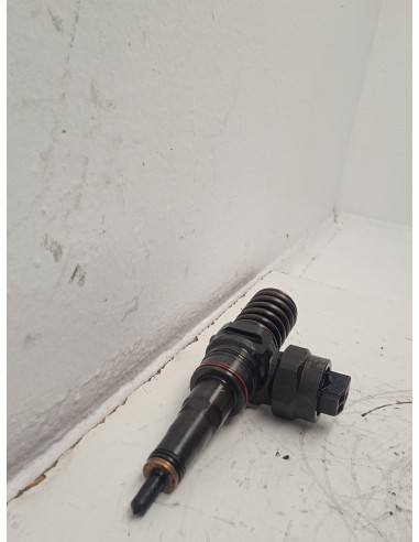Recambio de inyector para audi a4 b5 (8d2) 1.9 tdi referencia OEM IAM 038130073F  