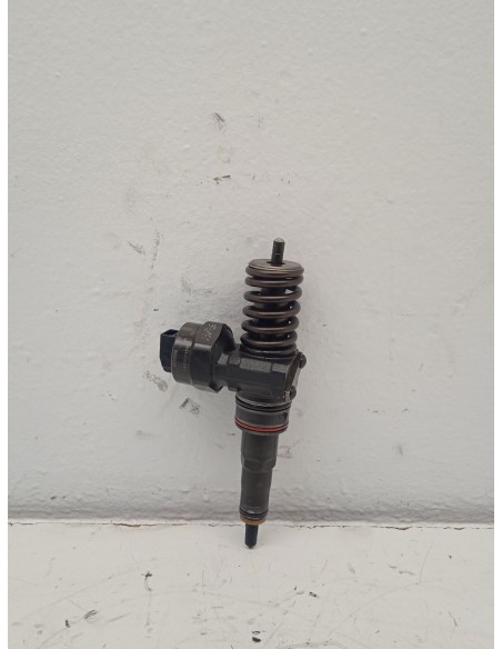 Recambio de inyector para audi a4 b5 (8d2) 1.9 tdi referencia OEM IAM 038130073F  