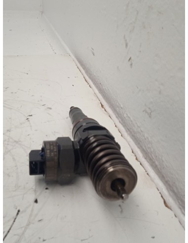 Recambio de inyector para audi a4 b5 (8d2) 1.9 tdi referencia OEM IAM 038130073F  