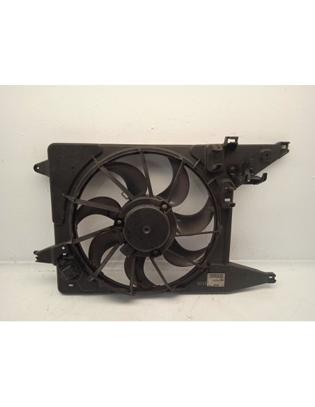 Recambio de electroventilador para dacia sandero laureate referencia OEM IAM 8200765566B  