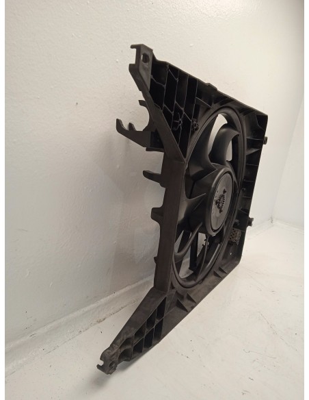 Recambio de electroventilador para dacia sandero laureate referencia OEM IAM 8200765566B  