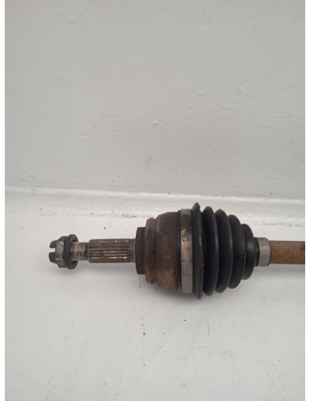 Recambio de transmision delantera izquierda para dacia sandero laureate referencia OEM IAM 8200863653  