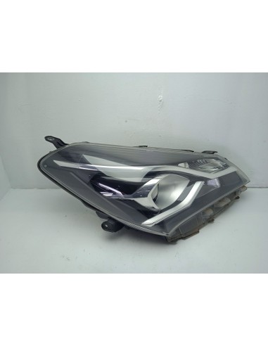 Recambio de faro derecho para toyota yaris hybrid active referencia OEM IAM 811300DJ90  
