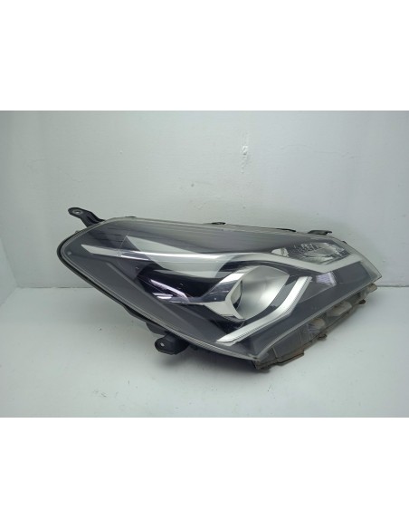 Recambio de faro derecho para toyota yaris hybrid active referencia OEM IAM 811300DJ90  