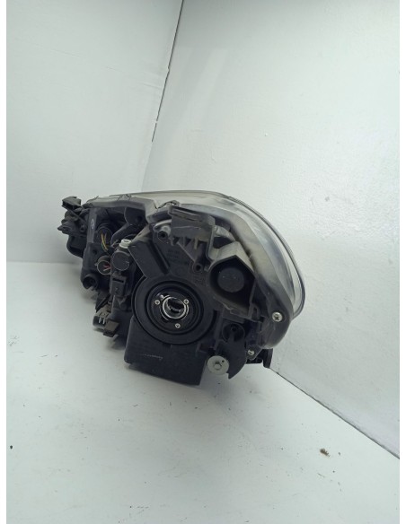 Recambio de faro derecho para toyota yaris hybrid active referencia OEM IAM 811300DJ90  
