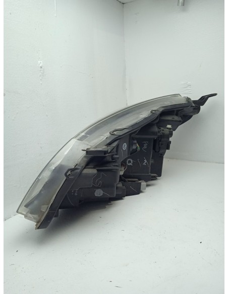Recambio de faro derecho para toyota yaris hybrid active referencia OEM IAM 811300DJ90  
