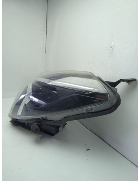 Recambio de faro izquierdo para toyota yaris hybrid active referencia OEM IAM 811700DJ90  