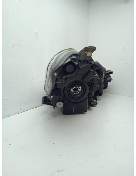 Recambio de faro izquierdo para toyota yaris hybrid active referencia OEM IAM 811700DJ90  