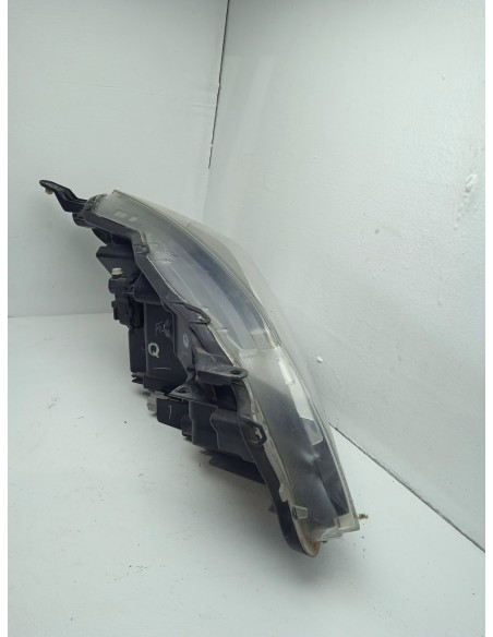 Recambio de faro izquierdo para toyota yaris hybrid active referencia OEM IAM 811700DJ90  