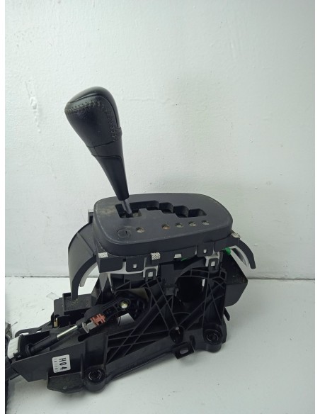 Recambio de palanca cambio para toyota yaris hybrid active referencia OEM IAM 3356052620 CAMBIO AUTOMATICO 