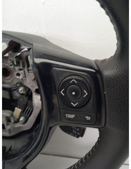 Recambio de volante para toyota yaris hybrid active referencia OEM IAM 45100OD49024  